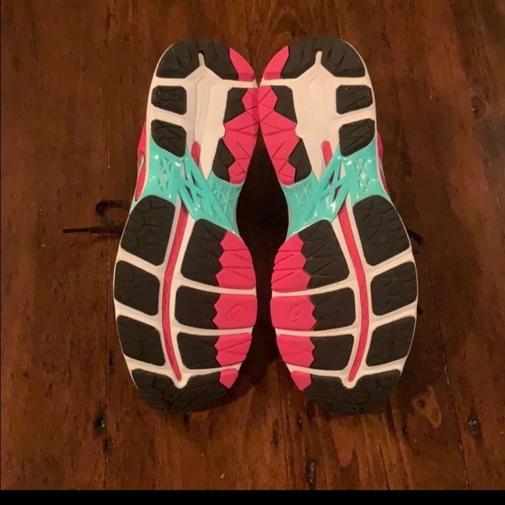 Pink Asics - Picture 2 of 4